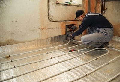 installation of insulation on wet underfloor heating